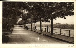 CPA Vichy Les Quais De I'Allier