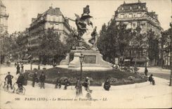 CPA Paris Le Monument De Victor Hugo
