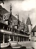 CPM Beaune Hotel Dieu cour d'honneur 