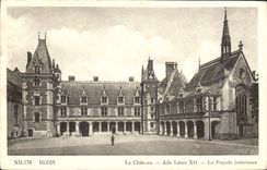 CPA Blois Le Chateau Aile Louis XII La facade interieure