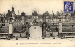 CPA Palais de Fontainebleau Grille d'Honneur et Cours des Adieux