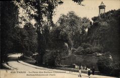 CPA Paris Le parc des Buttes Chaumont 