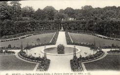 VINTAGE POSTCARD Meaux Jardin of I' Ancien Eveche the Floor draws by Ours