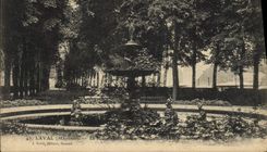 POSTAL Laval de la VENDIMIA la fuente del jardín botánico