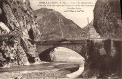 CPA Guillaumes Pont De Gueydan Entree Des Gorges De Daluis Et De Guillaume
