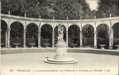 CPA Versailles La Colonnade De Mansart Avec l'enlevement de Proserpine par Girardon