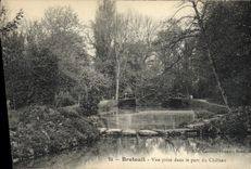 CPA Breteuil Vue prise dans le parc du chateau 
