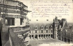 CPA Blois Chateau Vue Sur la Cour de l'escalier Francois 1er