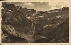 CPA La Douce France Les Pyrenees Le Cirque de Gavarnie