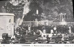 VINTAGE POSTCARD Heavy Pilgrims in front of the Cave