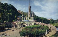 VINTAGE POSTCARD Heavy the Basilica and Esplanade