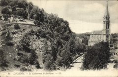 VINTAGE POSTCARD Heavy the Martyrdom and the Basilica