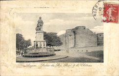 CPA Angers Statue du roi Rene et le chateau 