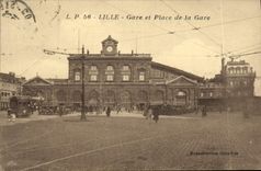 CPA Lille Gare Et Place De La gare Tramway