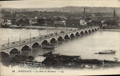 Burdeos de la POSTAL de la VENDIMIA el puente de Burdeos