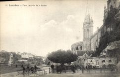 VINTAGE POSTCARD Heavy Side Face of the Cave