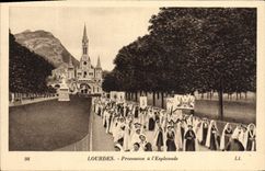 VINTAGE POSTCARD Heavy Procession with the Esplanade