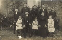 CARTE PHOTO Famille Folklore