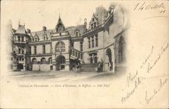 CPA Chateau de Pierrefonds Cour d'Honneur Le Beffroi