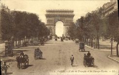 CPA Paris L'Arc de Triomphe et les Champs Elysees