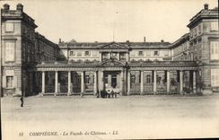 CPA Compiegne La Facade du Chateau