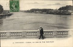 CPA Bayonne L'Adour vue prise du Pont Saint Esprit Bateaux
