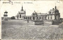 POSTAL Chantilly de la VENDIMIA la entrada del castillo