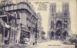 CPA Reims Dans les Ruines apres la Retraite des Allemands Rue Libergier Militaria 
