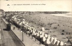 CPA Les Sables d'Olonne Le Remblai Et La Plage