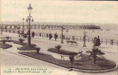 VINTAGE POSTCARD Arcachon the Pier Boulevard Walk