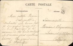 El joven normando de los trajes de la POSTAL de la VENDIMIA prepara folklore de los niños