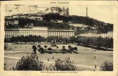 CPA Lyon Illustre Place Bellecour Et coteau De Fourviere