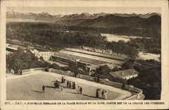 La terraza de las noticias de Pau de la POSTAL de la VENDIMIA pieza de la estación real del lugar y de tren es cadena de los Pyrenees