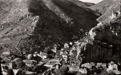 CPM En Parcourant les Gorges du Tarn La Malene Vue Generale prise du rocher de la Vierge