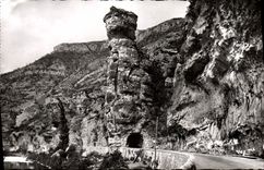 CPM En Parcourant les Gorges du Tarn Pougnadoires La Tour Eiffel