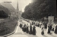 VINTAGE POSTCARD the Heavy Pyrenees Procession of St Sacrament