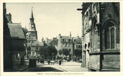CPA Dinan Tour de I'Horloge et coin Eglise St Sauveur 