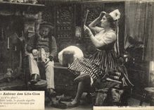 CPA Autour des Lits Clos Folklore Bretagne
