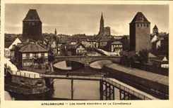 Puentes cubiertos de Strabourg de la POSTAL de la VENDIMIA y la catedral