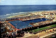 POSTAL MODERNA reina de Trouville de las playas la piscina y la piscina de la playa