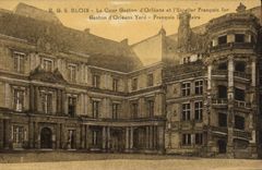 CPA Blois La Cour Gaston d'Orleans et l'Escalier Francois 1er