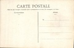 CPA Ypres Le beffroi des halles apres le Bombardement Militaria