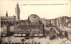 CPA Lille Vue d'ensemble sur l'ancienne et la Nouvelle Bourse Tramway