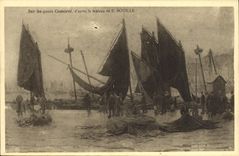 VINTAGE POSTCARD On the Camaret quays according to the table of Face Boats