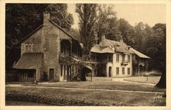 VINTAGE POSTCARD Versailles Small Trianon the House Of the Queen