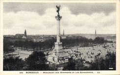 CPA Bordeaux Monument Des Girondins Et Les Quinconces