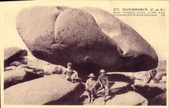 CPA Ploumanach Roche Branlante Pesant 15000 kilos Enfants