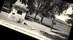 CPA Pau Caserne Bernadotte Et Le Monument A La Gloire Du 48eme regiment d'infanterie Militaria 