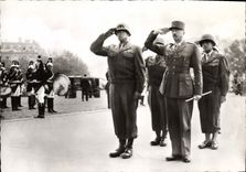 CPM Liberation De Paris Le General Bradley et le general Koenig Militaria 