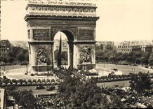 MODERN CARD Liberation Of Paris Arc de Triomphe Visits General de Gaulle in Militaria
